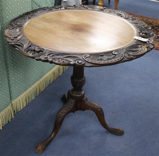 A Georgian style carved mahogany circular tilt-top table, 81cm wide